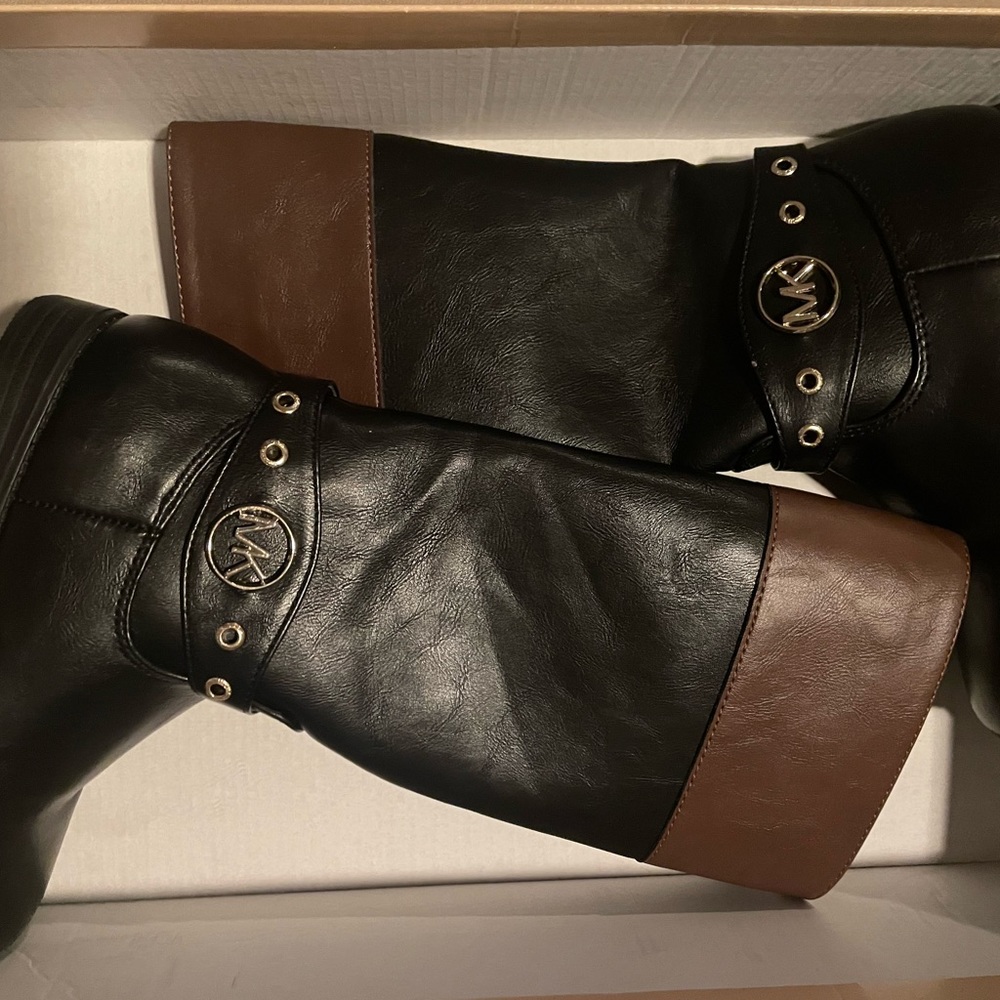 👢 EUC 👢 Michael Kors Emma Derby Black Faux Leather Boots girls with box - Picture 14 of 16